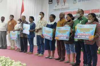 661 Mama Papua terima modal usaha pondok pinang