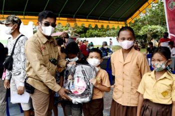Percepatan vaksinasi di Timpah dirangkai dengan pemberian hadiah