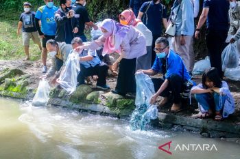 Pemprov-PWI NTB tebar ratusan ribu benih ikan untuk kelestarian lingkungan