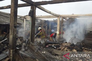 Ratusan kios di Pasar Gembong Tangerang hangus terbakar