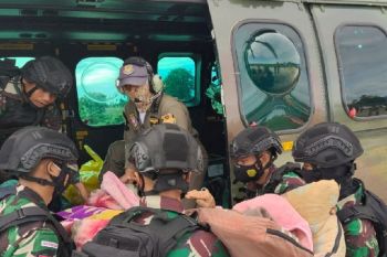 Dua korban penembakan kelompok bersenjata dievakuasi dari Ilaga ke Timika