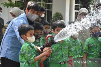 Pemadam Kebakaran Semen Padang edukasi murid SD soal kebakaran dan pengenalan satwa liar