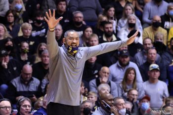 Mantan pebasket NBA diskors  karena pukul pelatih lawan