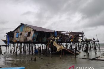 Sebanyak 194 warga Klaligi Sorong terdampak gelombang tinggi