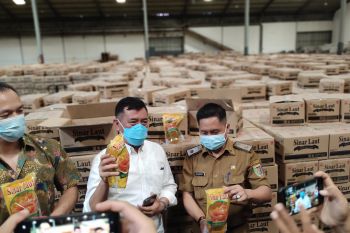 Pemprov Lampung gandeng Bulog salurkan minyak goreng di gudang CV Sinar Laut