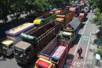 Unjuk Rasa Pengemudi Truk Di Surabaya