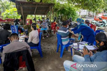 Pusdatina COVID-19 Sulteng:  Ajak lansia dan anak-anak ikut vaksinasi
