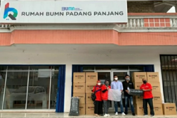 Erick Thohir bantu UMKM naik kelas, bagikan alat kemasan UMKM Padang Panjang