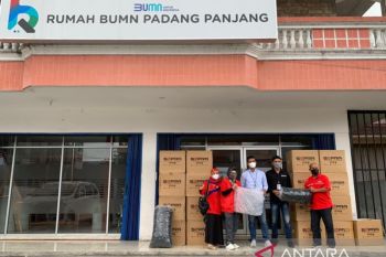 Erick Thohir bantu alat kemasan produk di Padang Panjang