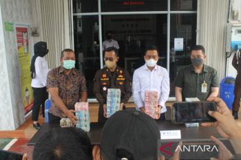 Uang senilai Rp1,4 miliar dari Insentif Nakes dikembalikan ke Kejari Bintan