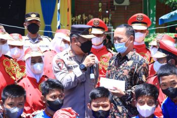 Kapolda Sulbar pantau vaksinasi COVID-19 kalangan pelajar SMP di Majene