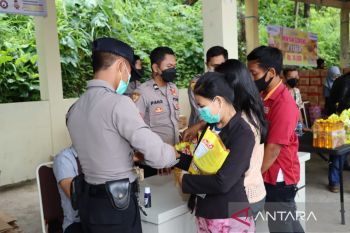 Polres Sukabumi gelar pasar murah untuk stabilkan harga sembako