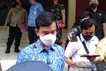 Gibran tanggapi penyebaran COVID-19 di  kalangan tenaga kesehatan