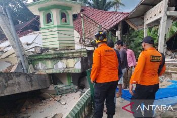 Ribuan warga Pasaman Barat diungsikan dampak gempa