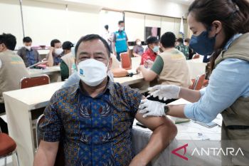 PLN Sulselrabar gelar vaksinasi penguat demi tetap terjaganya pelayanan optimal