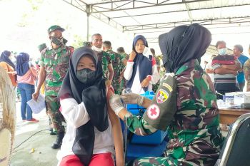 TNI vaksinasi kembali warga Lombok Tengah