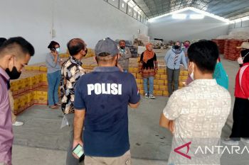 Pemkot-Polres Baubau temukan 1.000 dus minyak goreng belum terdistribusi saat sidak