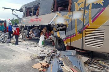 Satu korban tewas akibat kecelakaan di tol Lampung ruas Bakter