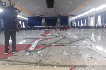 Ratusan rumah roboh akibat gempa Pasaman
