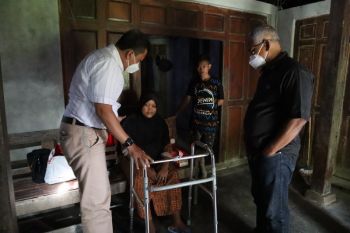Subardi kirim dokter tangani ibu lumpuh yang viral dirawat anaknya