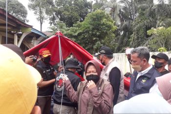 Menteri Sosial kunjungi korban gempa Pasaman Barat dan serahkan bantuan (Video)
