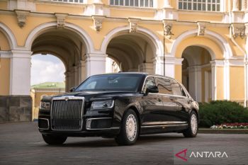 Mengenal Aurus Senat L700, mobil limousine berlapis baja Vladimir Putin yang bisa "berenang"