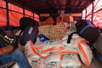 Pemkab Pesisir Selatan kirim logistik dan pakaian ke Pasaman Barat