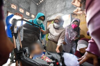 Balita penyandang cerebral palsy dan hidrosefalus di Surabaya direhabilitasi