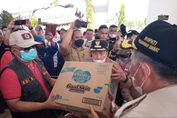 Pemkab Agam salurkan sembako ke korban gempa bumi Pasbar-Pasaman