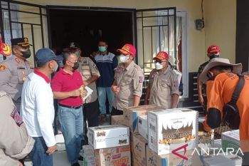 Pemkot Sawahlunto antarkan dan serahkan bantuan untuk korban gempa di Pasaman