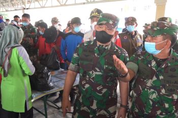 KSAD  Jendral Dudung tinjau tenda pengungsian di Pasaman Barat