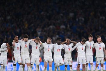 Berikut daftar asosiasi sepak bola yang tolak tanding lawan Rusia
