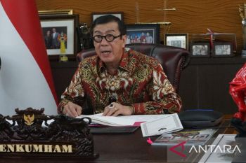 Menkumham terima penghargaan dari Presiden Filipina