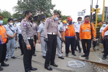 Satu pasien luka berat korban  tabrakan kereta api vs bus meninggal