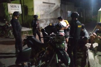 Polres Lombok Barat patroli desa saat jam rawan menjelang MotoGP