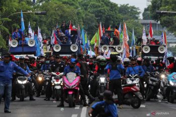Unjuk rasa buruh di Surabaya