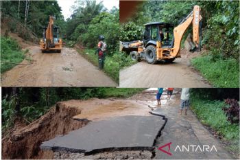 Dinas PUPR Pasaman Barat mulai bersihkan material longsor tutupi jalan Rimbo Kejahatan