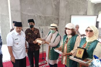 Indo Jalito bantu pembangunan Masjid Nurul Ilmi SMPN 1 Tanjungraya Rp166,25 juta