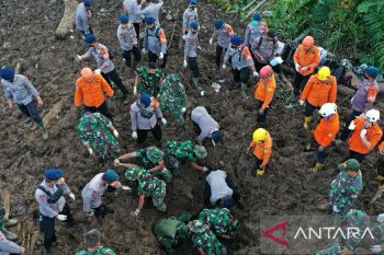 Korban longsor Malampah Pasaman tertimbun sedalam  tiga meter
