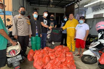 Dompet Dhuafa Waspada salurkan paket sembako bagi penyintas banjir di Medan Baru