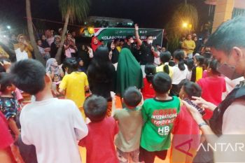Tim Emma Yohanna ajak anak-anak pengungsi bermain bersama