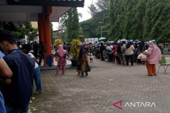 Warga Kendari serbu pasar minyak goreng murah