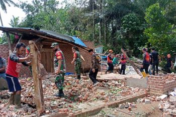 BMKG: Warga Sumsel diminta waspadai hujan disertai angin kencang