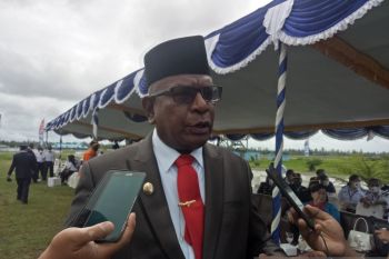 Petugas KKP Bandara Timika sosialisasikan terkait e-HAC terbaru