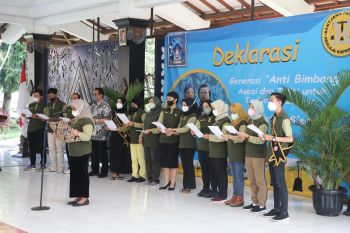 Bupati Sleman memimpin deklarasi "Generasi Anti Bimbang"