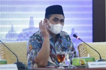Wagub Jateng minta masyarakat berani  laporkan pungutan liar