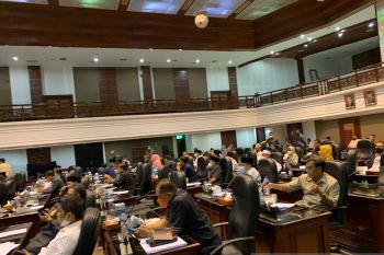 Rapat paripurna pengesahan AKD alot, Fraksi Gerindra usulkan 14 anggota duduk di Komisi IV DPRD Sumbar
