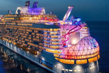 Menengok isi kapal pesiar Wonder of the Seas terbesar di dunia yang debut hari ini
