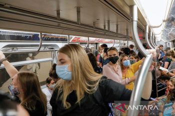 Lebih dari 90 persen populasi AS tinggal di wilayah bebas masker