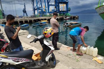 Polsek Yos Sudarso kembali sita puluhan liter miras produk lokal, pemicu gangguan Kamtibmas